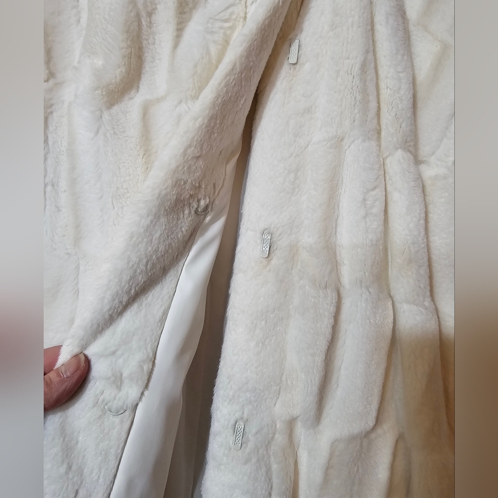 White Glamorous Womens Fur Versatile Reversible Rain Coat  Button Jacket EUC - Picture 7 of 9